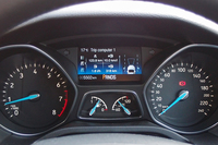 メーターパネル。「レーンキープ・システム」の作動状況はインフォメーションディスプレイに表示される。