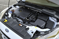 1.5リッター直4ターボ“エコブースト”エンジンは180psを発生する。JC08モード燃費は従来の2リッター比で約20％改善された（12.0→14.3km/リッター）。