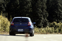 【テスト車のオプション】メタリック・ペイント＝7万5000円／電動ガラスサンルーフ＝14万円／コンフォート・アクセス＝8万6000円／PDC/パーク・ディスタンス・コントロール（フロント＆リヤ）＝10万8000円／アダプティブ・ヘッドライト＝5万9000円／ライメート・コンフォート・ウインドスクリーン＝2万4000円／サンプロテクション・ガラス＝3万3000円／アクティブ・ステアリング＝19万3000円／BMW プロフェッショナル HiFiスピーカー・システム＝14万5000円