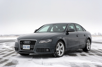 【スペック】A4 3.0 TDIクワトロ：全長×全幅×全高＝4703×1826×1427mm／ホイールベース＝2808mm／駆動方式＝4WD／3リッターV6DOHC24バルブ・コモンレールディーゼルターボ（240ps/4000-4400rpm、51.0kgm/1500rpm-3000rpm）（北米仕様）