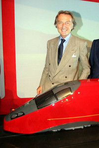 NTV社の高速鉄道「イタロ」のモデルとモンテゼーモロ氏。