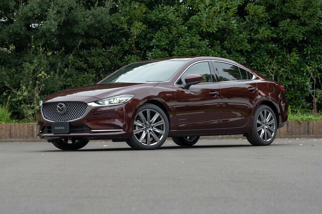 マツダ6」のデビュー20周年記念モデル登場 特別なボディーカラーを設定