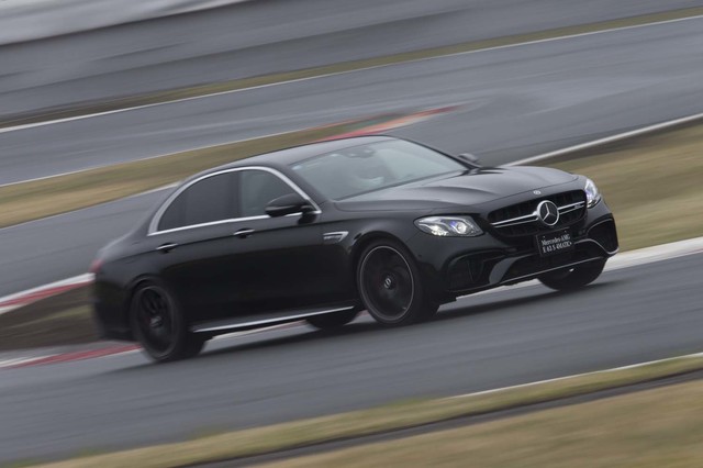 メルセデスamg C63 S Fr 9at Amg E63 S 4matic 4wd 9at 試乗記 いと おもしろし Webcg