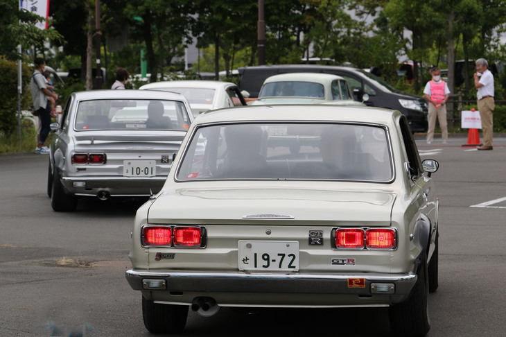 ケンメリの「GT-R」の後ろには、ハコスカGT-Rが2台続いていた。
