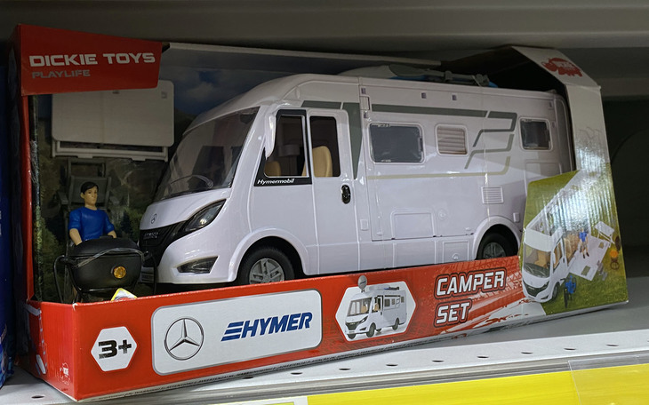 こちらはドイツ・ハイマーのフルコンバージョン型キャンパーを、かなり忠実に再現している。