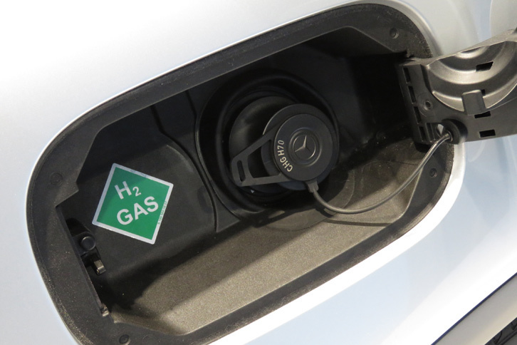 メルセデス・ベンツGLC F-CELL（水素充填口）