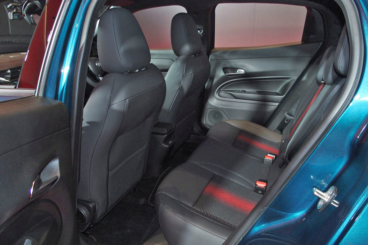 アルファ・ロメオ・ジュニア（リアシート）