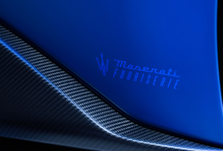 マセラティGT2ストラダーレ（サイドエンブレム）