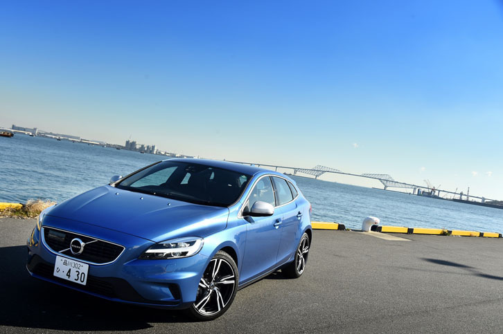 ボルボV40 D4 R-DESIGNポールスターエディション