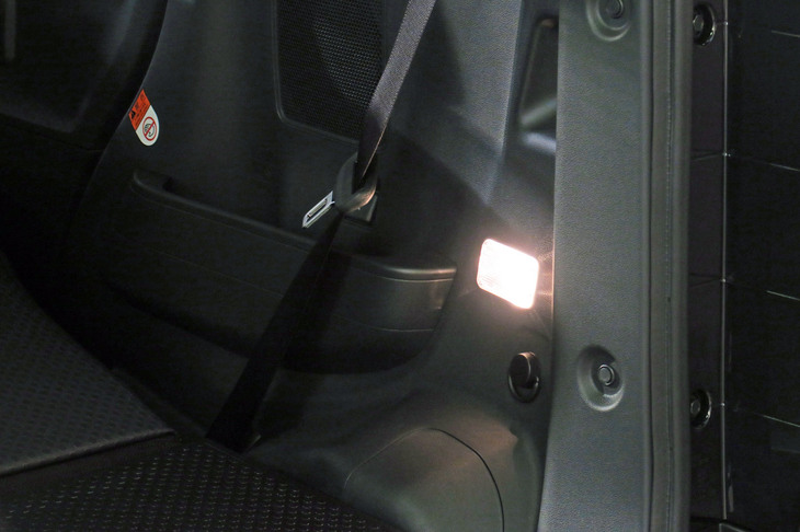 ダイハツ・タント ファンクロス（ラゲッジルームランプ）