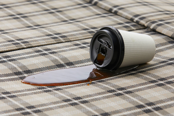 チェックのファブリックは「Nシリーズ」初のはっ水機能付き。飲み物をこぼしても安心だ。