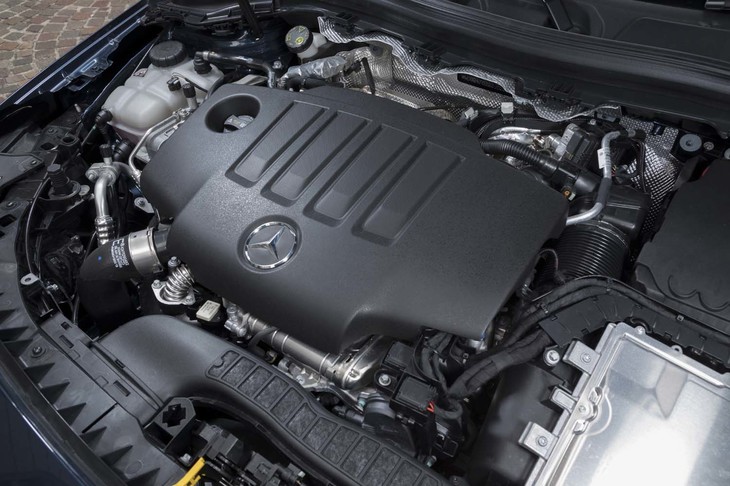 1400rpmという低回転域から320N・mの最大トルクを発生する2リッターのディーゼルエンジン。軽量化のためアルミ製のシリンダーブロックが採用されている。