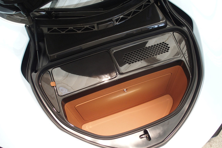 マクラーレン・スピードテール（フロントラゲッジスペース）