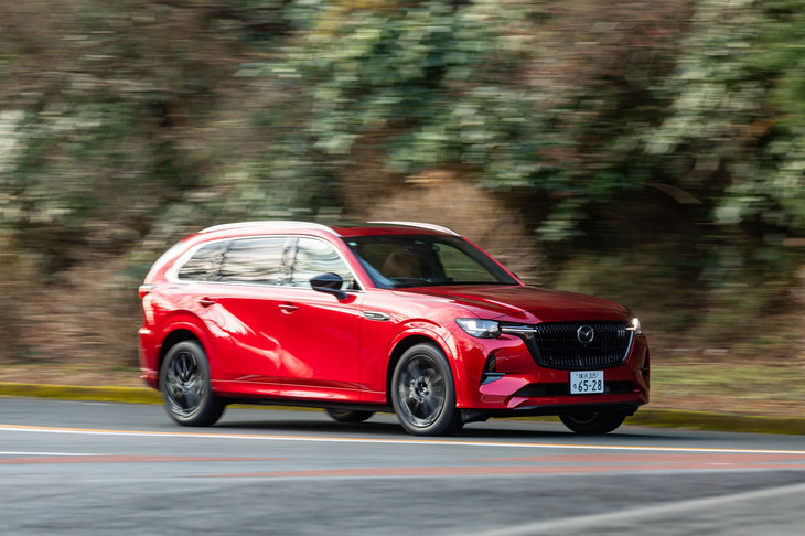 【マツダCX-80 PHEVプレミアムスポーツのスペック】
	ボディーサイズ：全長×全幅×全高＝4990×1890×1710mm／ホイールベース：3120mm／車重：2240kg／駆動方式：4WD／エンジン：2.5リッター直4 DOHC 16バルブ／モーター：永久磁石式同期電動機／トランスミッション：8段AT／エンジン最高出力：188PS（138kW）/6000rpm／エンジン最大トルク：250N・m（25.5kgf・m）/4000rpm／モーター最高出力：175PS（129kW）/5500rpm／モーター最大トルク：270N・m（27.5kgf・m）/400rpm／タイヤ：（前）235/50R20 104W／（後）235/50R20 104W（グッドイヤー・エフィシェントグリップ パフォーマンスSUV）／ハイブリッド燃料消費率：12.9km/リッター（WLTCモード）／EV走行換算距離：67km（WLTCモード）／充電電力使用時走行距離：67km（WLTCモード）／交流電力量消費率：267Wh/km（WLTCモード）／価格：719万9500円
	
	【取材時の電費データ】
	テスト距離：249.5km（市街地1：高速道路7：山岳路2）／使用燃料：16.9リッター（レギュラーガソリン）／参考燃費：10.8km/リッター（車載燃費計計測値）