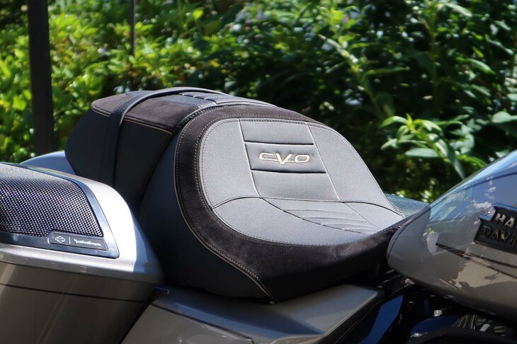 ハーレーダビッドソンCVOロードグライド（シート）