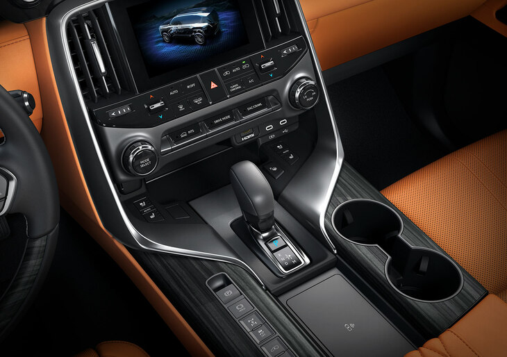 「LX700h」に採用された「エレクトロシフトマチック」の操作スイッチ。