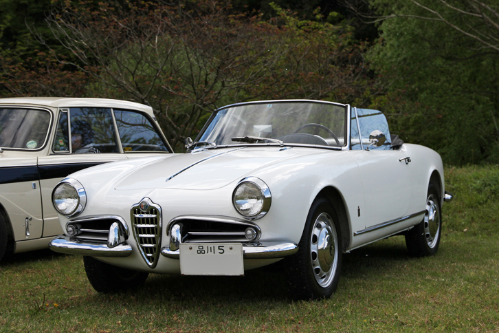 こちらは「品5」の次の時代の「品川5」というシングルナンバーを付けた1959年「アルファ・ロメオ・ジュリエッタ スパイダー」。