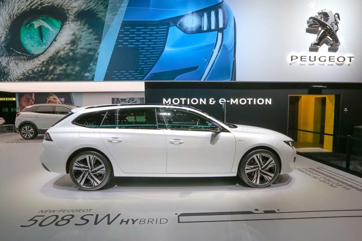 プジョー508SWハイブリッド