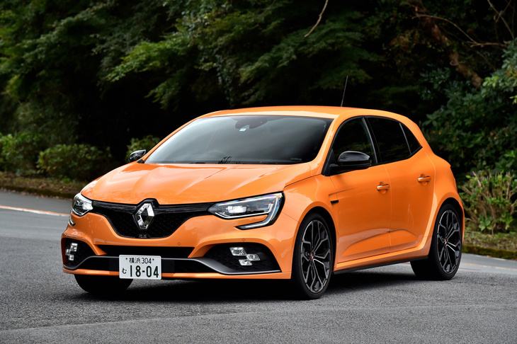 
	【ルノー・メガーヌ ルノースポールのスペック】
	ボディーサイズ：全長×全幅×全高＝4410×1875×1435mm／ホイールベース：2670mm／車重：1480kg／駆動方式：FF／エンジン：1.8リッター直4 DOHC 16バルブ ターボ／トランスミッション：6段AT／最高出力：279ps（205kW）/6000rpm／最大トルク：390Nm（39.8kgm）/2400rpm／タイヤ：（前）245/35R19 93Y XL／（後）245/35R19 93Y XL（ブリヂストン・ポテンザS001）／ 燃費：13.3km/リッター（JC08モード）／ 価格：440万円

	
	【取材時の燃費データ】
	テスト距離：213.6km（市街地1：高速道路8：山岳路1）／使用燃料：17.6リッター（ハイオクガソリン）／参考燃費：燃費　12.1km/リッター（満タン法）／9.6リッター/100km（約10.4km/リッター、車載燃費計計測値）
	