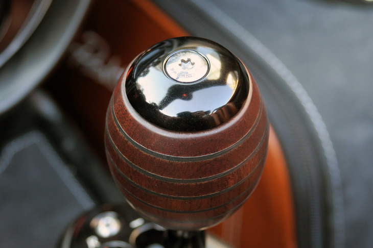 パガーニ・ウアイラ ロードスターBC（シフトノブ）