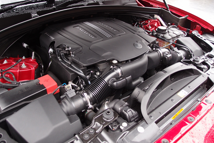 Fペース 35t Rスポーツ（エンジン）