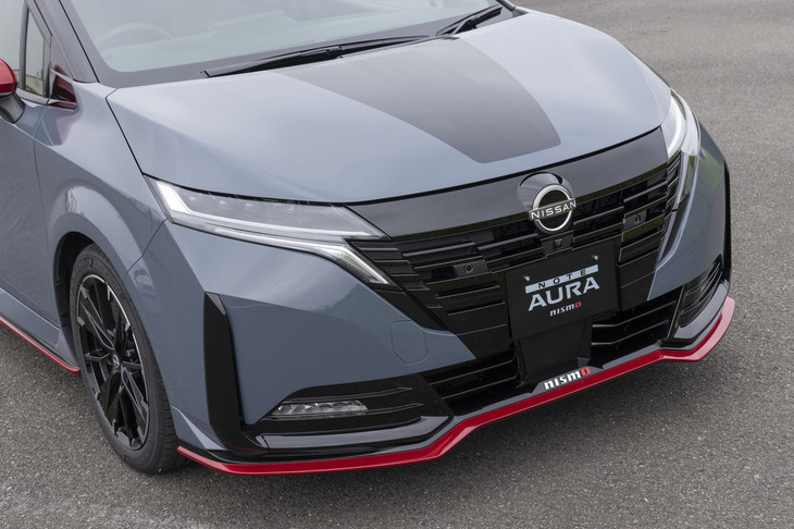 「NISMO」専用のフロントグリルはデザインを刷新。リフレクションの美しさにこだわった形状で。ドラッグ低減にも寄与している。