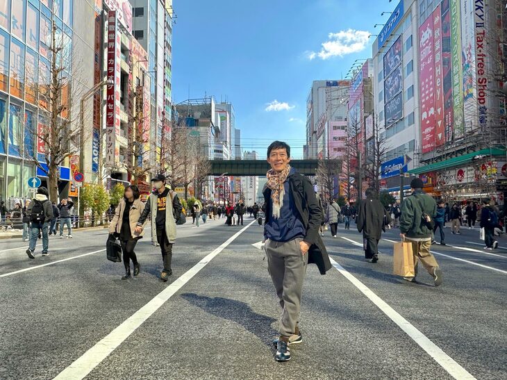 秋葉原に来ていた見ず知らずの訪日アメリカ人観光客と、写真の撮りっこをした際のショット。