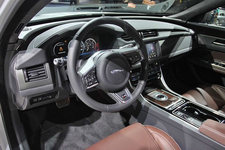 ジャガーXFスポーツブレイク（インテリア）