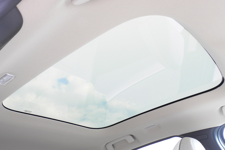 日産リーフB7 G（調光パノラミックガラスルーフ）