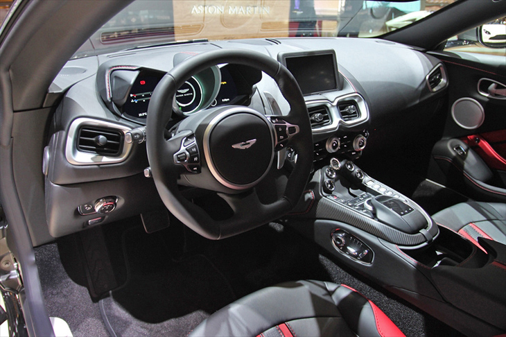 アストンマーティン・ヴァンテージ（インテリア）