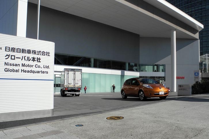 横浜の日産グローバル本社を出発し、北池袋を目指す。