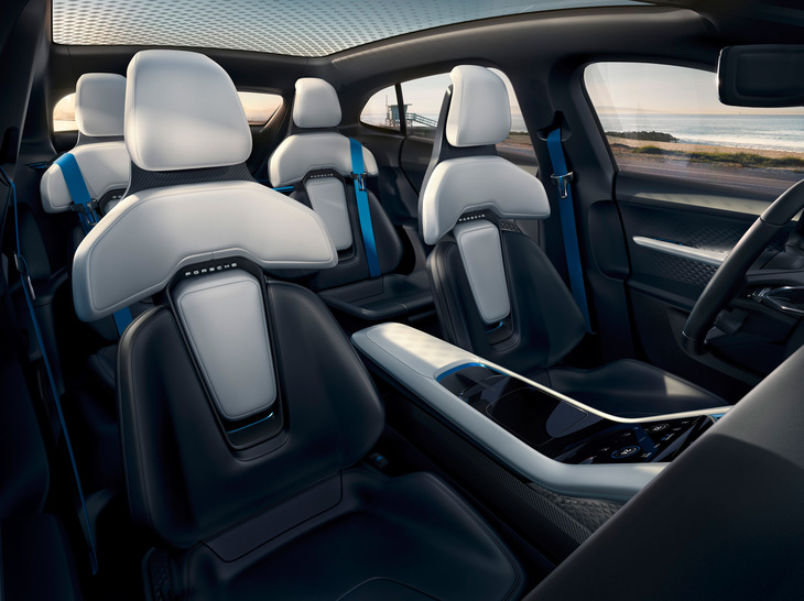 ポルシェ・ミッションEクロスツーリスモ（インテリア）