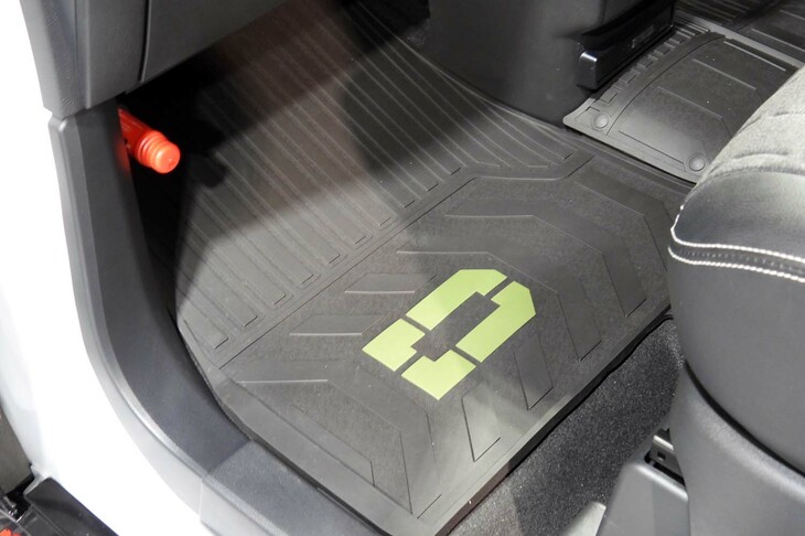 三菱デリカミニCHAMONIX SNOW GEAR（オールウェザーマット）