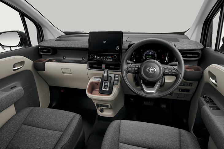 インテリアではファブリックの巻かれたダッシュボードや、7インチの液晶メーター、革巻きのステアリングホイールなどが特徴となる。