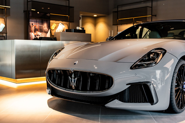 マセラティ・グランカブリオ トロフェオ（フロントフェイス）