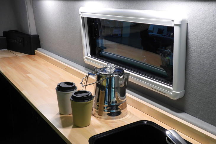 フィアット・デュカト クルーキャブテラス（2024年）／ホワイトハウス