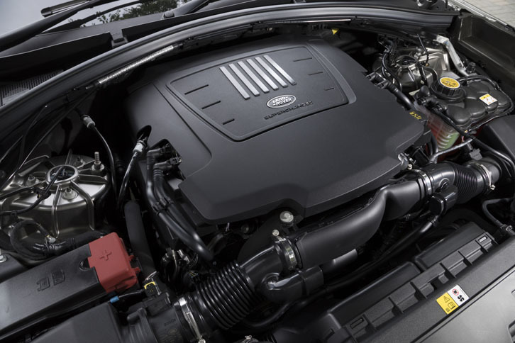 「P380」と名付けられた3リッターV6スーパーチャージドエンジン。日本市場向けにはこのほか、2リッターのディーゼルターボ「D180」とガソリンターボ「P250／P300」も設定される。