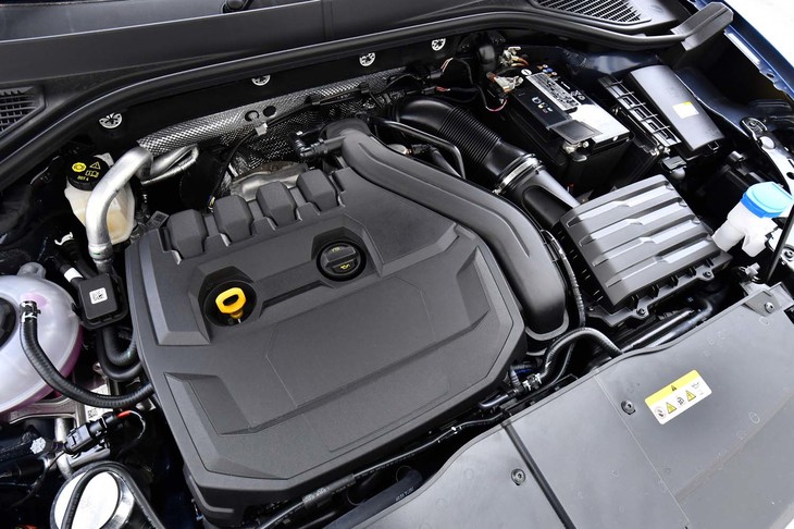 ターボで過給される1.5リッターガソリンエンジン。150PSという最高出力は2リッターディーゼルと最高出力が同じだが、最大トルクについては250N・mと、ディーゼル（340N・m）が90N・m勝っている。