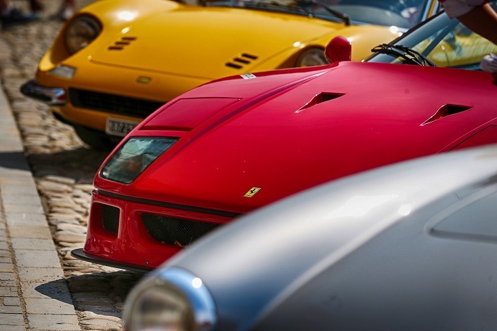 マラネッロの市街地で行われたフェラーリパレードの様子。