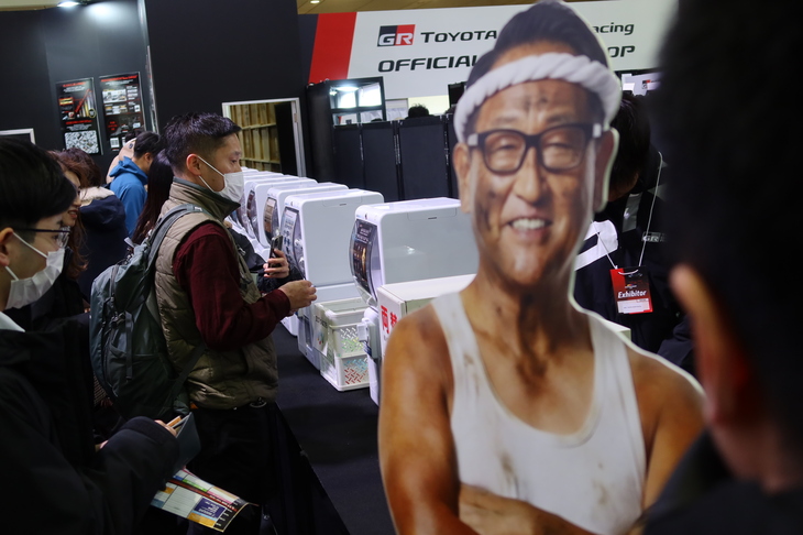 TOYOTA GAZOO Racingのオリジナルグッズが手に入る“ガチャガチャ”（有料サービス）。