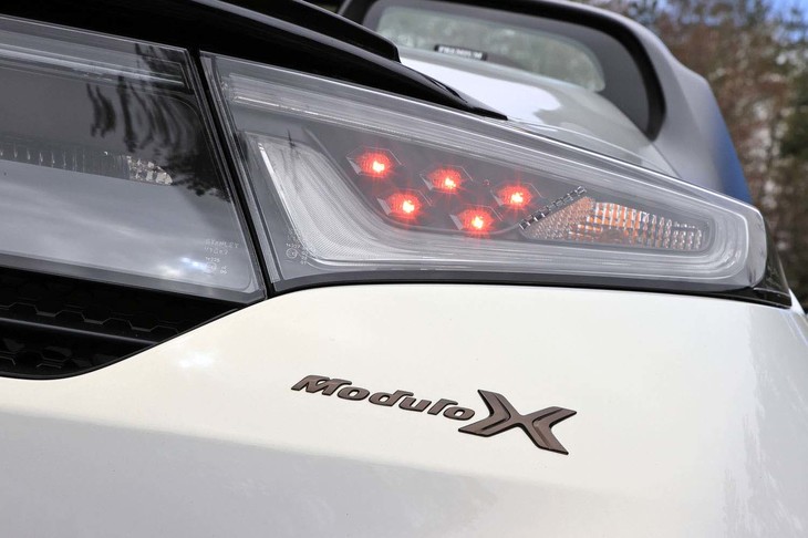 ブラッククローム調のエンブレム（H、Modulo X、S660）も、「バージョンZ」ならではの特徴的なディテールのひとつ。