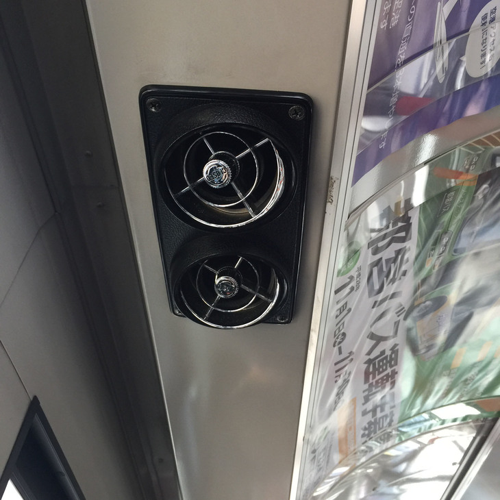 東京を走る都営バスで。空調吹き出し口。