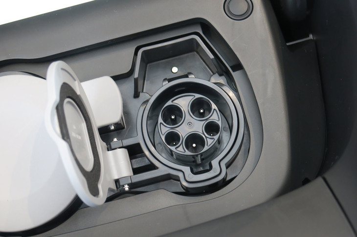 ホンダeアドバンス（普通充電用ソケット）