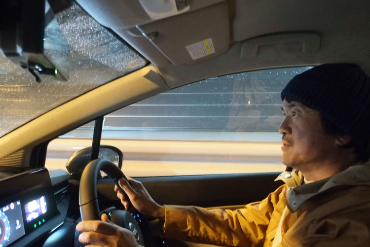 いつもの首都高で雨の中、「ノートX FOUR」に試乗。相変わらず乗り心地はいいし、パワーもちょうどよくて癒やされる。しかもこのサイズ感。いや～、ノートって本当にいいなぁ。