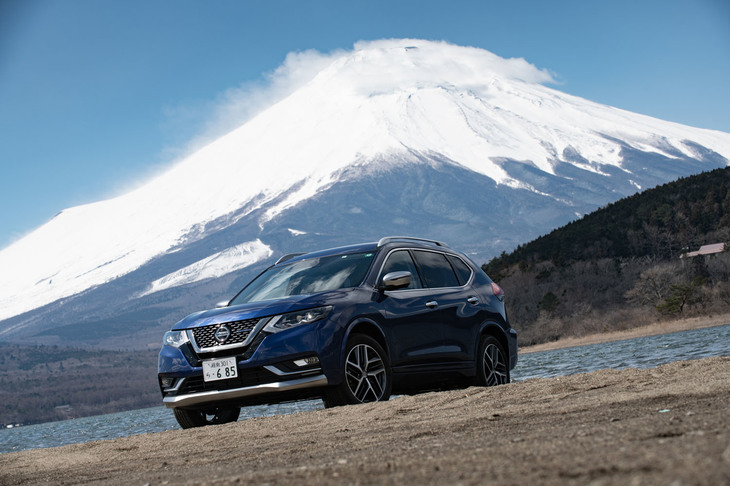 すでにモデルライフが6年を超えた現行型「エクストレイル」。近い将来登場するという新型は、「三菱アウトランダー」の兄弟車になるともうわさされている。