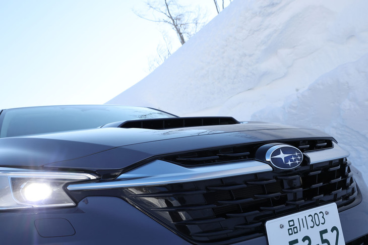 「レヴォーグ レイバック」のフロントフェイス。バンパーやグリルはベースとなった「レヴォーグ」とは異なる専用デザインで、レイバックならではのゆとりとおおらかさを表現したという。