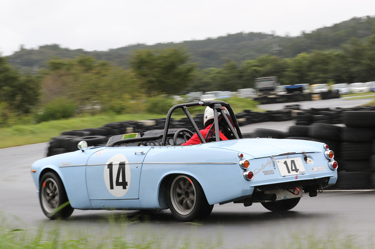 JCCAクラシックカーレースの常連参加車両である1965年「ダットサン・フェアレディ1600」（SP311）のレーシング仕様。SP／SR／CSPクラスで2位となった。