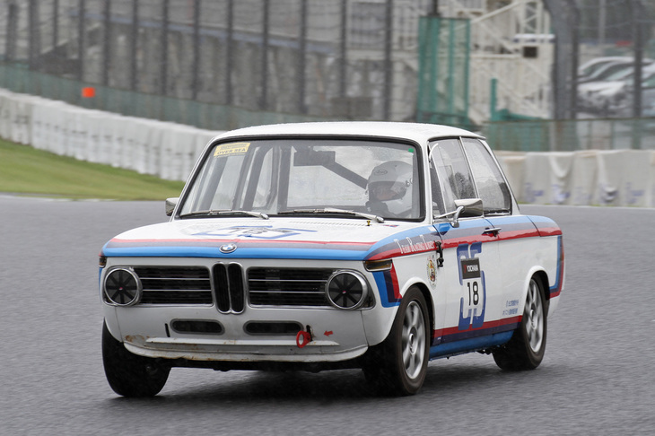 オーバーシーズランに出走した1967年「BMW 1600-2」。後に「1602」に改名する、通称02シリーズの最初のモデル。既存の4ドアの「1600」と区別するために「1600-2」と命名されたのだった。