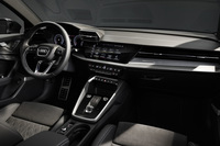 新型「A3セダン」のインテリア。基本デザインは、先にフルモデルチェンジされた「A3スポーツバック」と共通である。