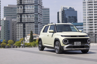 2022年に日本再進出を果たしたヒョンデとしては5番目のモデルとして導入された「インスター」。今回の試乗車は最上級グレードの「ラウンジ」（357万5000円）。